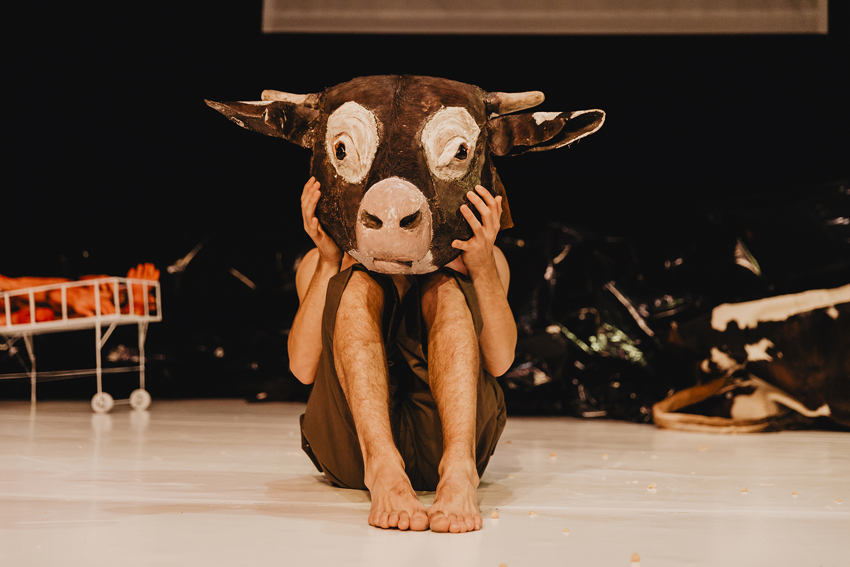 La vaca que riu. Teatro en La Nau. 16/17-abril-/2019. 19.30 h